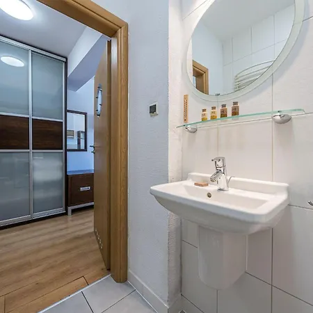 Apartment Z Parkingiem By Oneapartments